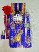 পণ্যের বিবরণ আকর্ষণীয় শাড়ী গিফট কম্ব সেট প্রিয়জনকে মনের মত সাজিয়ে নিন এই কম্ব সেটে। কম্বো প্যাকেজটিতে যা যা থাকছেঃ *একটি উন্নত মানের সিরাজগঞ্জের তাঁতের সিল্ক কাতান শাড়ি (১২ হাত)। *মাচিং কালারের এক সেট চুরি। *একটি আকর্ষণীয় স্কিন টাচ ঘড়ি। *একটি গলার হার এবং একটি কানের দুল। *একটি গাজরা এবং একটি নেইল পালিশ। *একটি মেহেদী এবং দুটি চকলেট। *সব গুলো আইটেম একটি সুন্দর বক্স করে পাঠানো হবে।