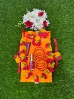 গায়ে হলুদের কম্বো সেট স্পেশালি গায়ে হলুদের জন্য, তাছাড়া বিভিন্ন প্রোগ্রামের জন্যও ইউজ করতে পারেনl কম্বো সেটে যা যা থাকছে:- 1.গায়ে হলুদের শাড়ি 2.গায়ে হলুদের মালার সেট -একটি গলার হার ও চিক হার -একজোড়া কানের দুল ও টিকলি -বেসলেট ও গাজরা 3.কাচের রেশমি চুরি এক ডজন(বক্স সহ) 4.একটি মেহেদী 5.একটি নেইল পলিশ যেই পিকচারের যে আইটেম দেওয়া আছে ওই পিকচারের সেই আইটেম থাকবেl
