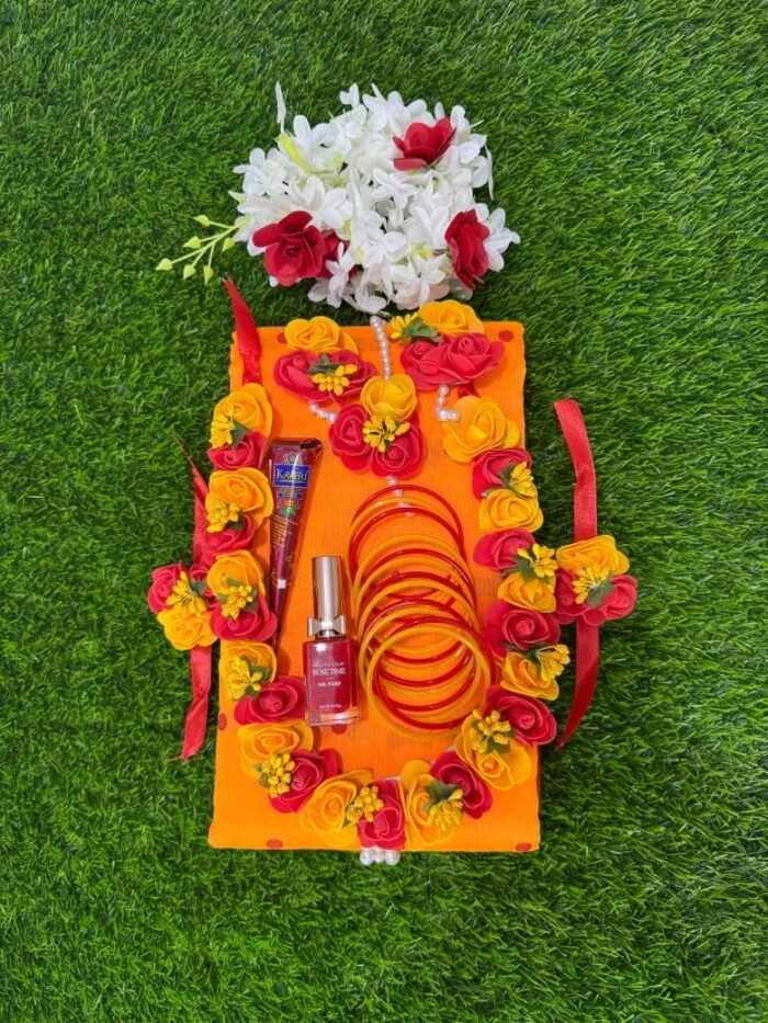 গায়ে হলুদের কম্বো সেট স্পেশালি গায়ে হলুদের জন্য, তাছাড়া বিভিন্ন প্রোগ্রামের জন্যও ইউজ করতে পারেনl কম্বো সেটে যা যা থাকছে:- 1.গায়ে হলুদের শাড়ি 2.গায়ে হলুদের মালার সেট -একটি গলার হার ও চিক হার -একজোড়া কানের দুল ও টিকলি -বেসলেট ও গাজরা 3.কাচের রেশমি চুরি এক ডজন(বক্স সহ) 4.একটি মেহেদী 5.একটি নেইল পলিশ যেই পিকচারের যে আইটেম দেওয়া আছে ওই পিকচারের সেই আইটেম থাকবেl