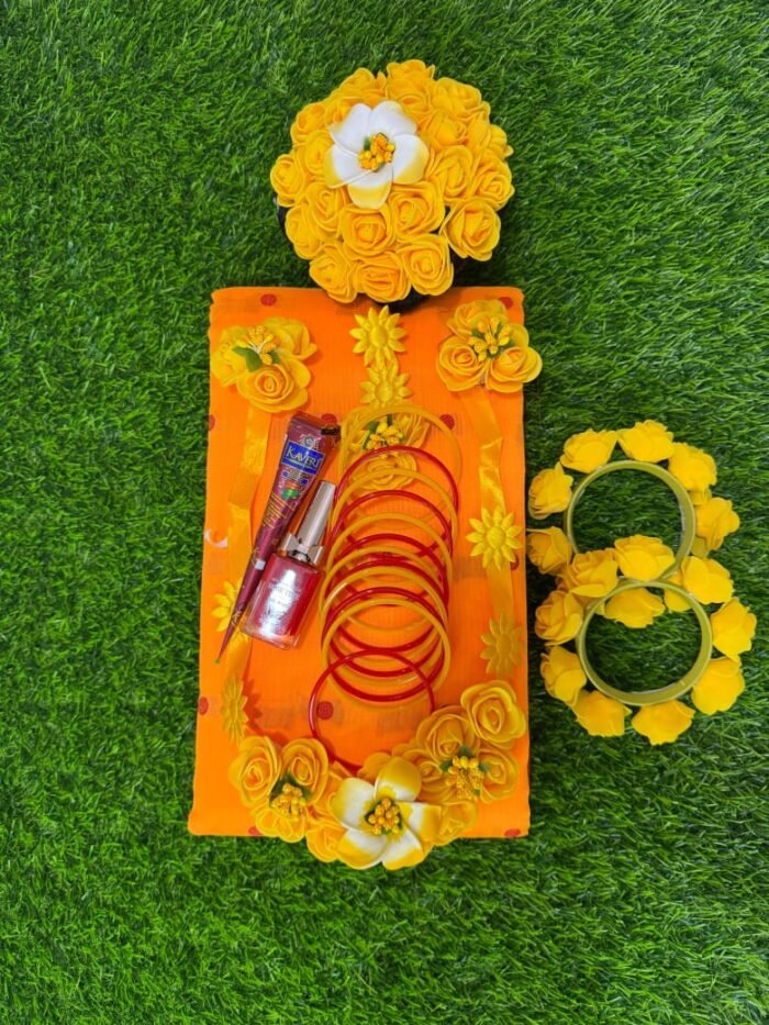 গায়ে হলুদের কম্বো সেট স্পেশালি গায়ে হলুদের জন্য, তাছাড়া বিভিন্ন প্রোগ্রামের জন্যও ইউজ করতে পারেনl কম্বো সেটে যা যা থাকছে:- 1.গায়ে হলুদের শাড়ি 2.গায়ে হলুদের মালার সেট -একটি গলার হার ও চিক হার -একজোড়া কানের দুল ও টিকলি -বেসলেট ও গাজরা 3.কাচের রেশমি চুরি এক ডজন(বক্স সহ) 4.একটি মেহেদী 5.একটি নেইল পলিশ যেই পিকচারের যে আইটেম দেওয়া আছে ওই পিকচারের সেই আইটেম থাকবেl